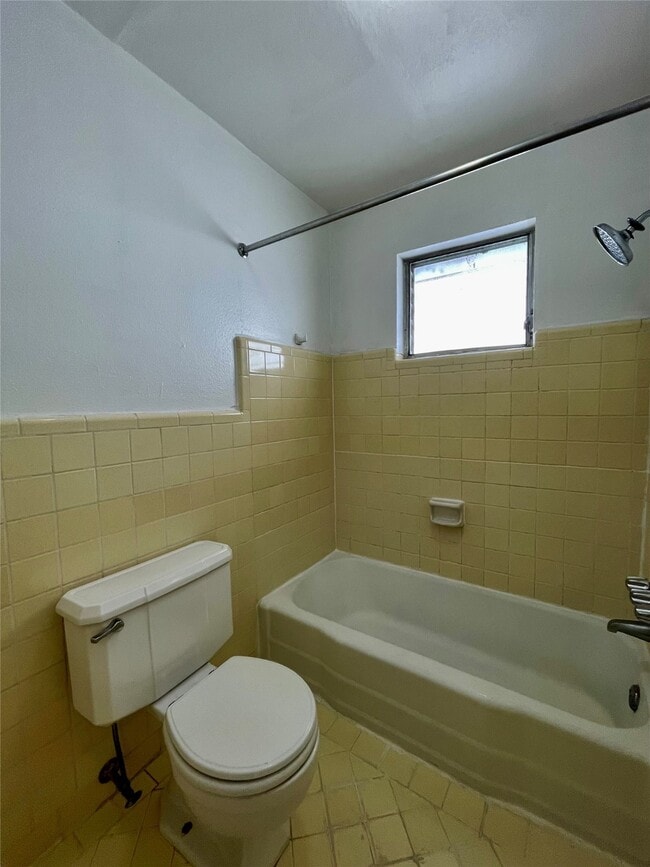 Building Photo - 3420 Mt Vernon St Unit 9