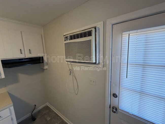 Photo - 1143 Williford St