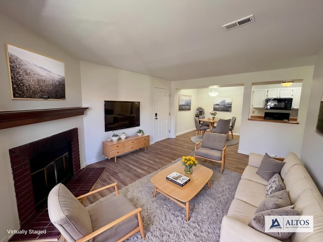 Building Photo - 2nd Floor 1bed/1bath with Laundry and Parking! Unit 206