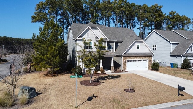 Photo - Spacious 4 Bedroom, Pet Friendly with Fenced In Backyard, Mimosa Bay Community Amenities