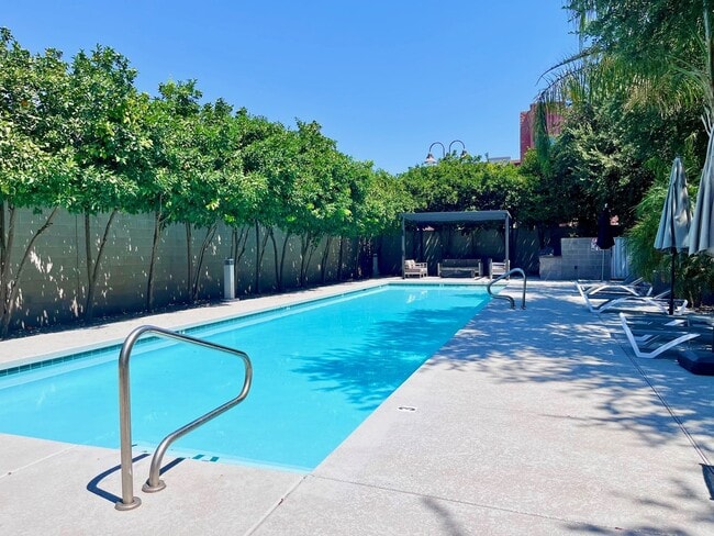 Photo - 374 S Farmer Ave Townhome