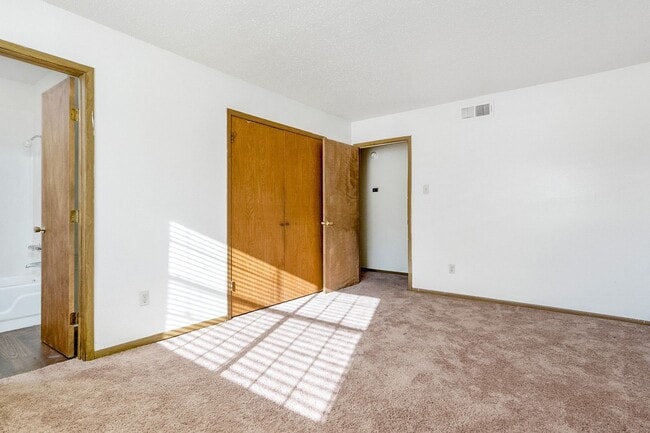 Photo - Tiffany Square Apartments