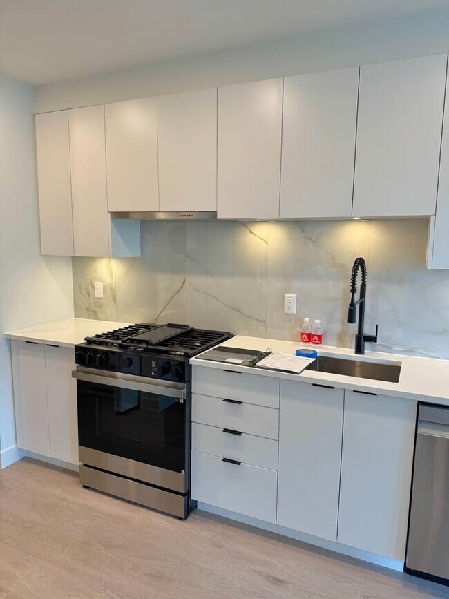 Photo - 13238-13105 105 Ave