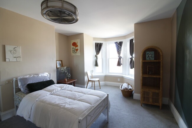 Building Photo - 196 Dorchester St Unit 1