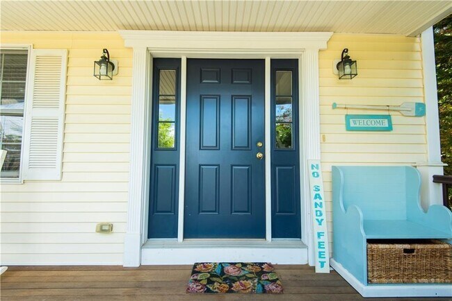 Photo - 663 Aquidneck Ave