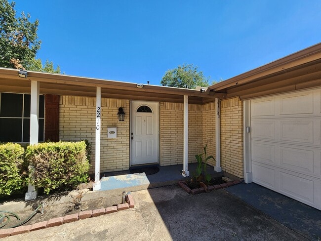 2210 Newcastle Dr