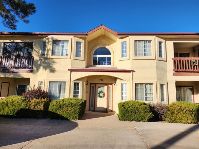 Building Photo - Rare Ground Level Unit 1