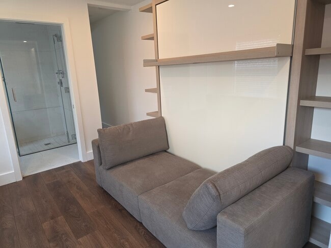 murphy bed built in - 3004 Kelton Ave