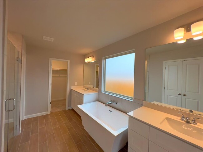 Photo - 208 Comet Pointe Dr House