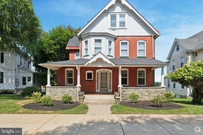 Building Photo - 31 Downing Ave Rental