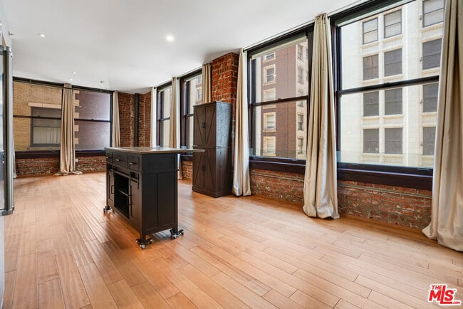 Building Photo - 460 S Spring St Unit 512