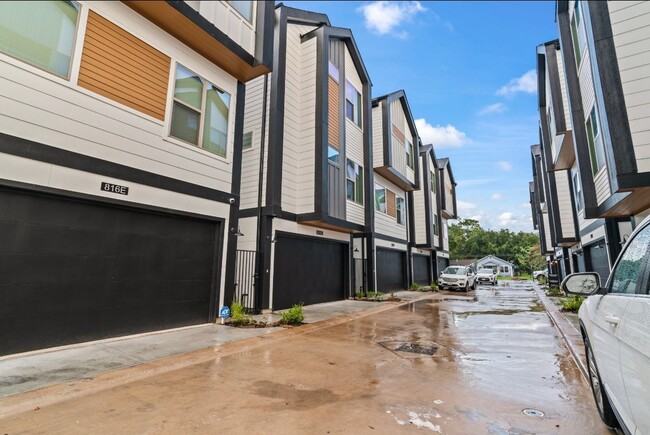 Photo - 816 Curtin St