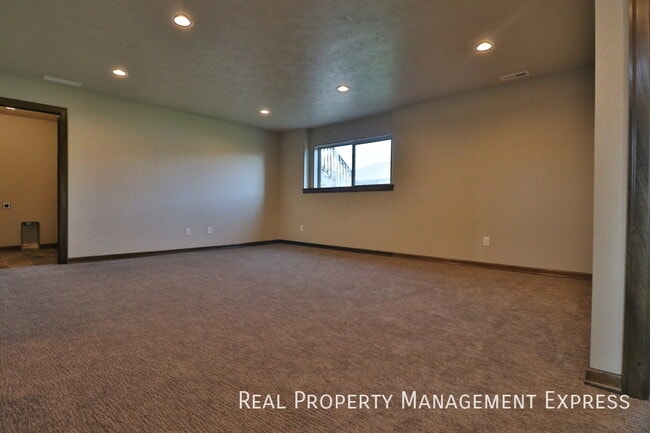 Photo - HUGE 4 bedroom home with fenced in backyard!