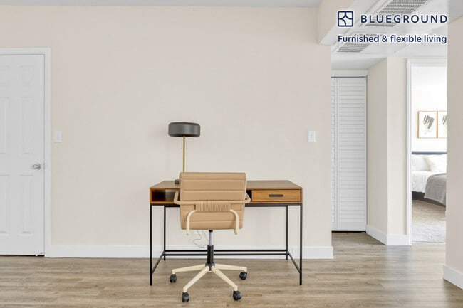 Photo - 22111 Calvert St Unit FL4-ID698