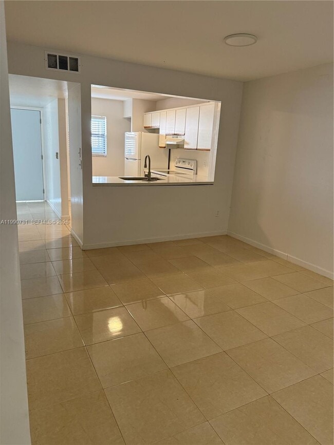 Photo - 860 NE 207th Terrace Unit 8-106