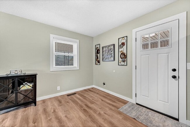 Photo - 801 N 12th St