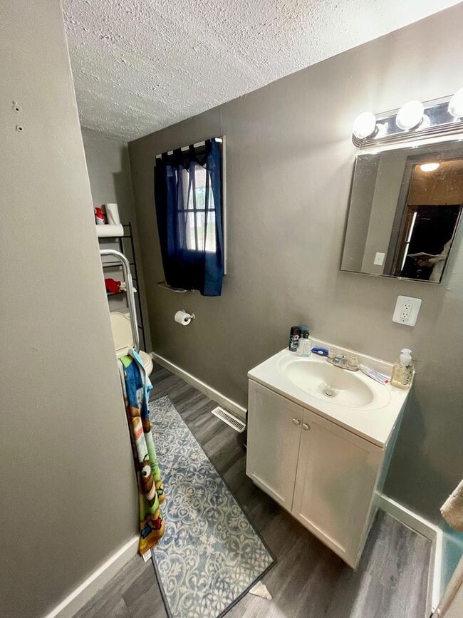 Photo - 1102 15th Ave NE Unit 4