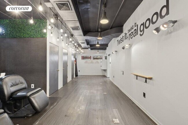 Photo - 651 Bergen St