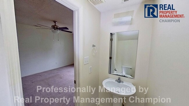 Photo - 2 BD/2.5 BA Townhome with Convenient Jacksonville Location