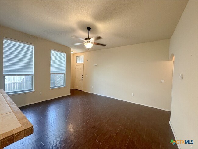 Photo - 602 Creekside Cir