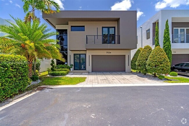 Building Photo - 7534 NW 98th Ave Rental