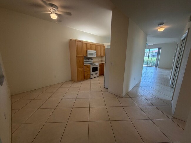Photo - 330 Robin Hood Cir