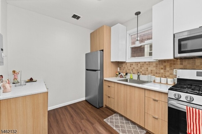 223 Devon St Unit 2