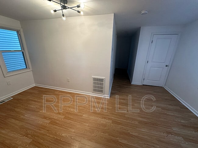 Photo - 659 Nassau St Unit 1
