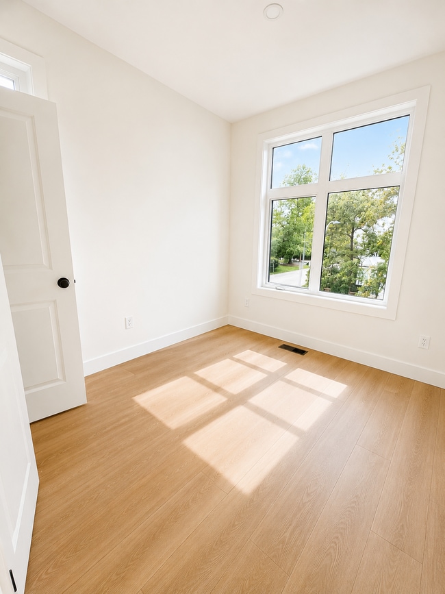 Photo - 10526 70 Ave NW Unit 1