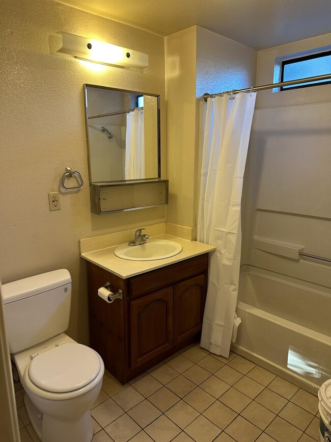 Photo - 3040 Bell St