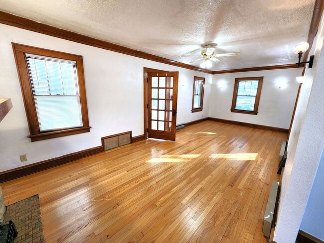 Photo - 3-bedroom single family in West Allis - Av...