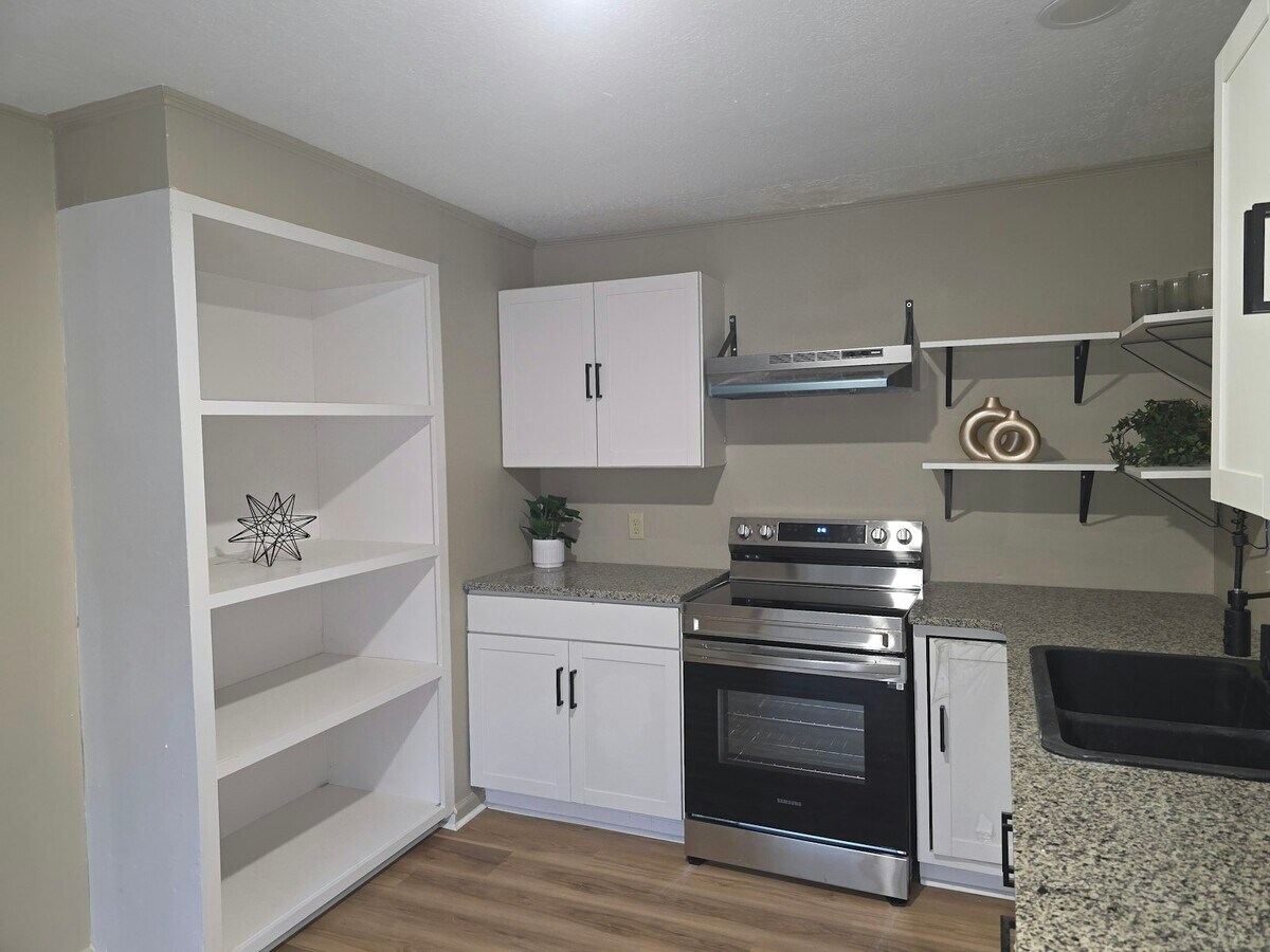 Photo - 2815 Hillside Dr