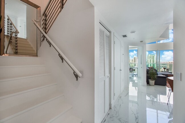 Photo - 41 SE 5th St Unidad 2109