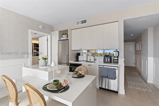 Photo - 3350 SW 27th St Unit 1806