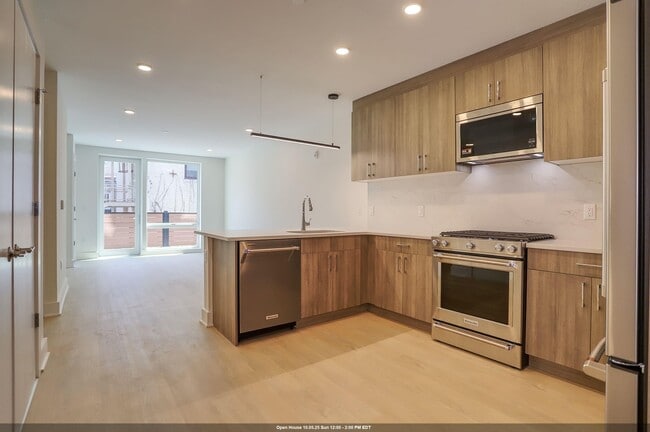 Building Photo - 303 Madison St Unit 407