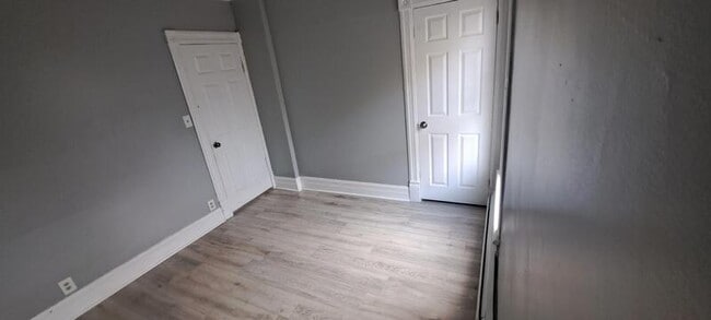 Building Photo - 29 S White St Unit 3