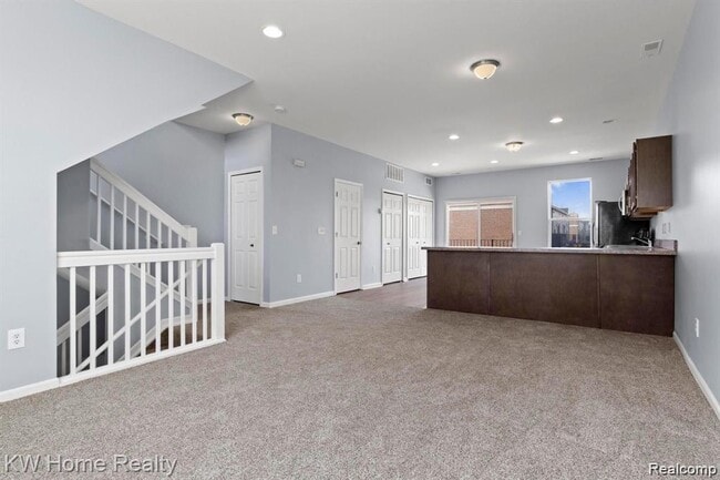 Photo - 7637 Woodward Ave