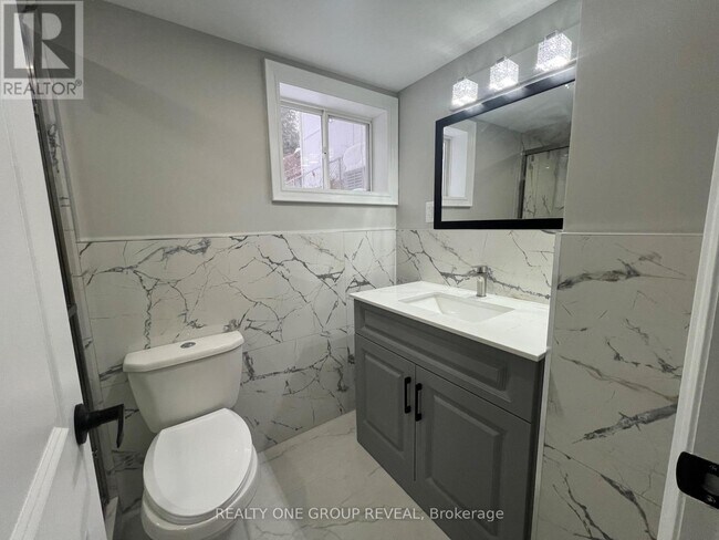 Photo - 75 Regatta Crescent