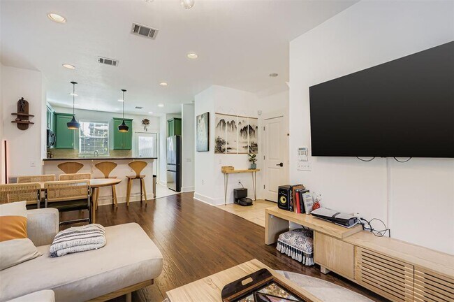 Photo - 1601 Miriam Ave