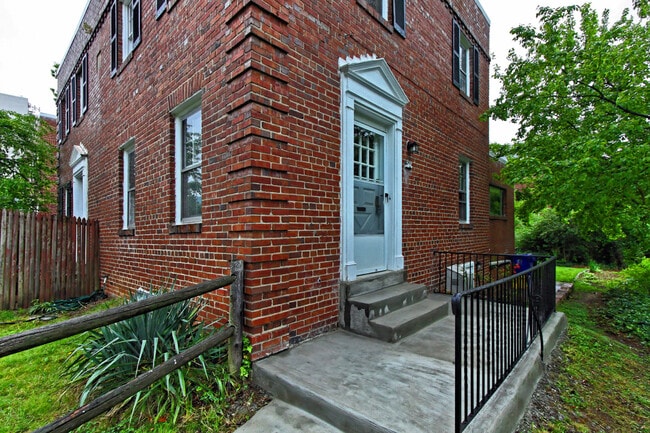 Photo - Blocks to Crystal City Metro and just minutes to Washington, D.C. via the 14th Street Bridge