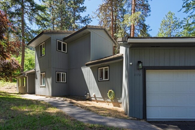 Building Photo - Three Bedroom House in Lynnewood