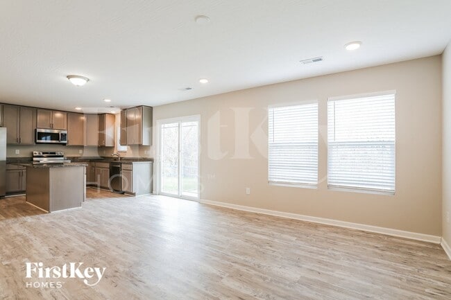 Photo - 1691 Eastbrook Dr N