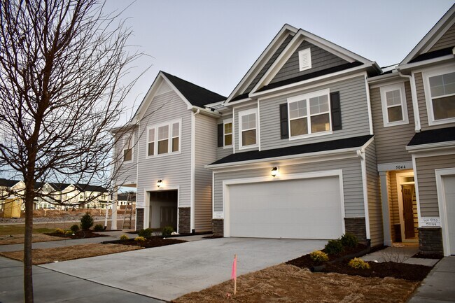 Building Photo - 5046 Arkose Dr