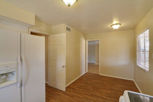 Photo - Spacious 3Bed/2Bath, 1-Story Ranch Home lo...