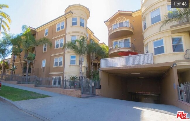 Building Photo - 917 S New Hampshire Ave Unit 102