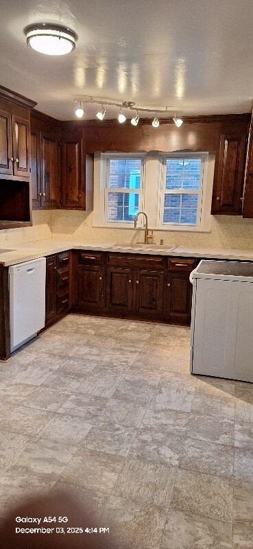 Photo - 225 Constitution Ave