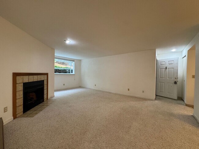 Photo - Cozy 2 Bed 1 Bath Condo, Wensley Court Factoria Bellevue Unit 115