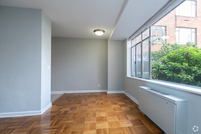 1BR, 1BA - 772SF - Dining Room