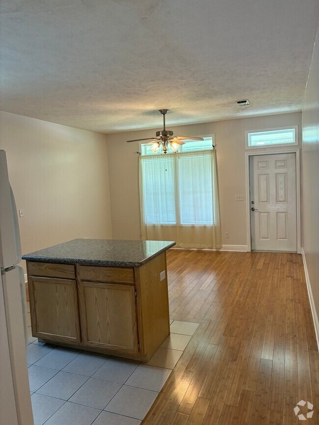 Building Photo - Beautiful 2/1 duplex in bay St. Louis Rental
