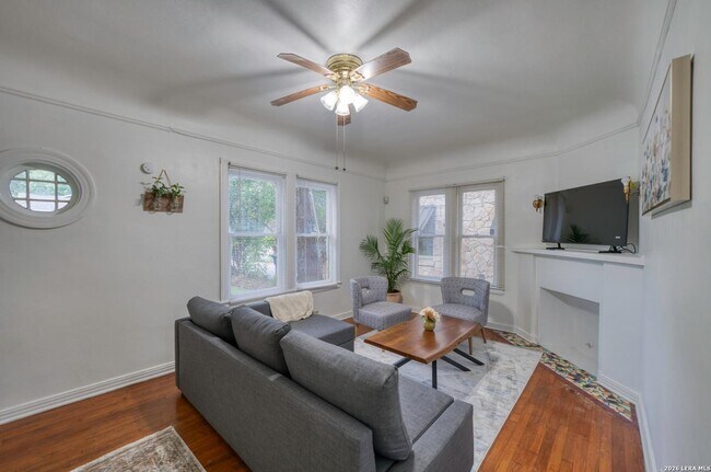 Photo - Spacious 2 Bedroom Apartment in Monte Vista Near Downtown San Antonio